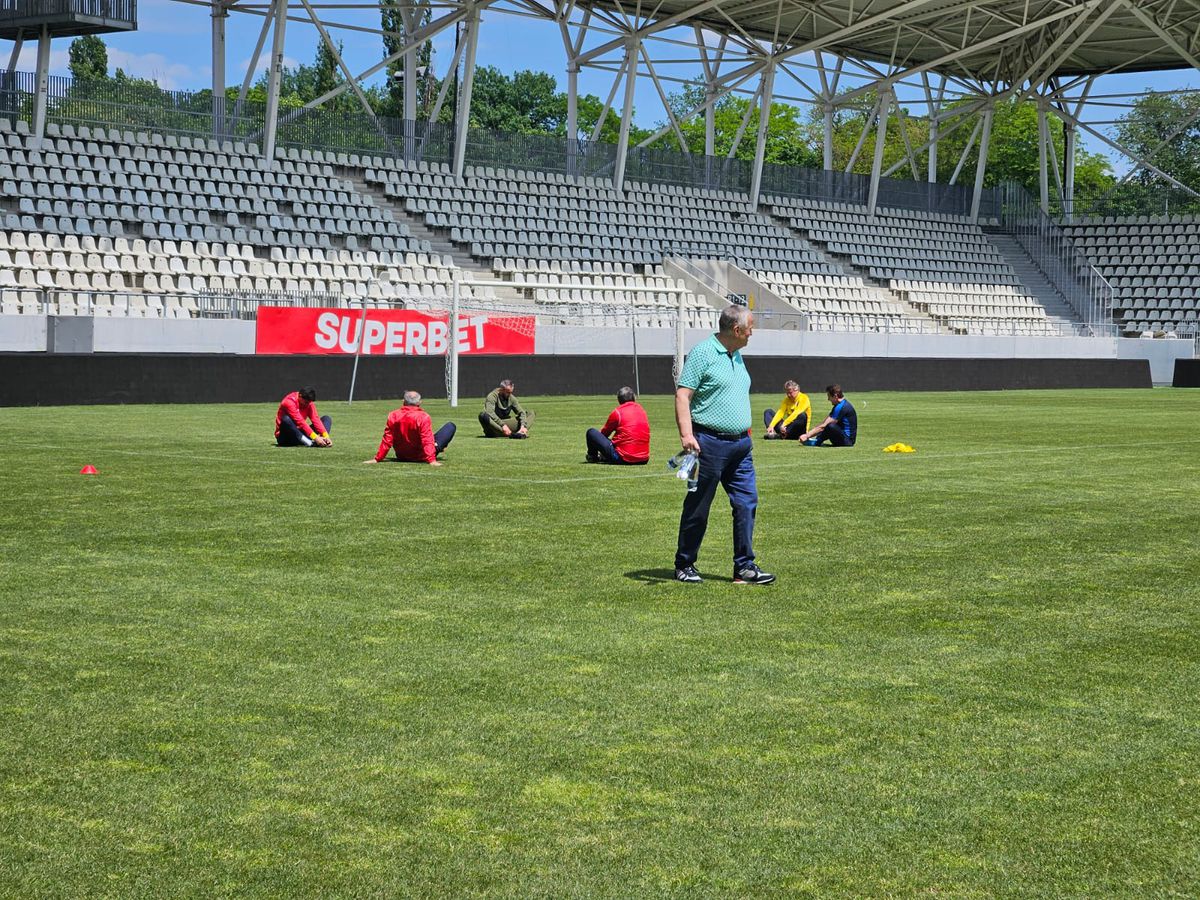 „Hai, ciorbare, la alergare!” » „Lansate” în viteza întâi la antrenamentul de azi al Generației de Aur. Lăcătuș a avut probleme, dar nu s-a lăsat