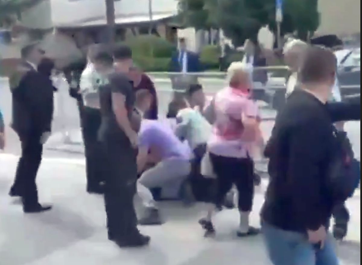 Robert Fico, premierul Slovaciei, adversara României la EURO 2024, a fost împușcat! „Viața sa este în pericol”