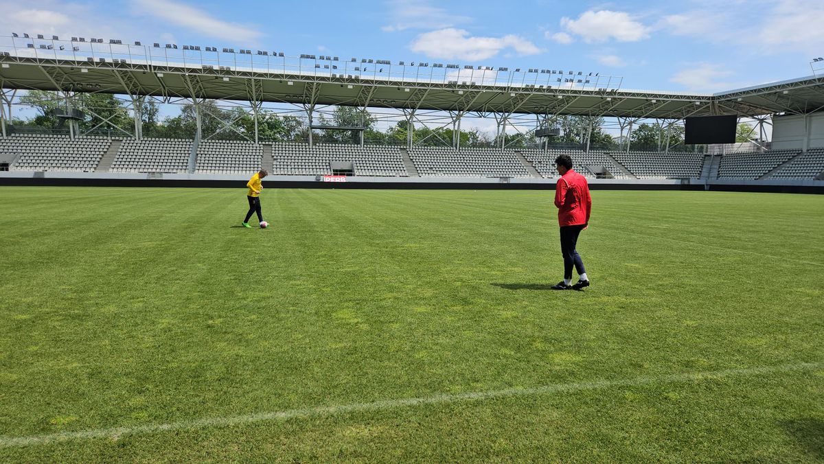 „Hai, ciorbare, la alergare!” » „Lansate” în viteza întâi la antrenamentul de azi al Generației de Aur. Lăcătuș a avut probleme, dar nu s-a lăsat