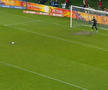Nu s-a mai văzut așa ceva! Fosta mare speranță a României l-a umilit pe Pap la penalty-ul decisiv din Corvinul - Oțelul