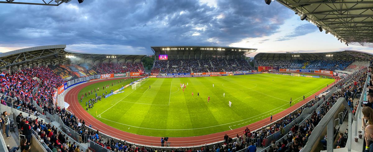 Atmosferă de vis la finala Cupei României Betano! » Fanii Corvinului, scenografie de Superliga + apariție rară la „oficială”