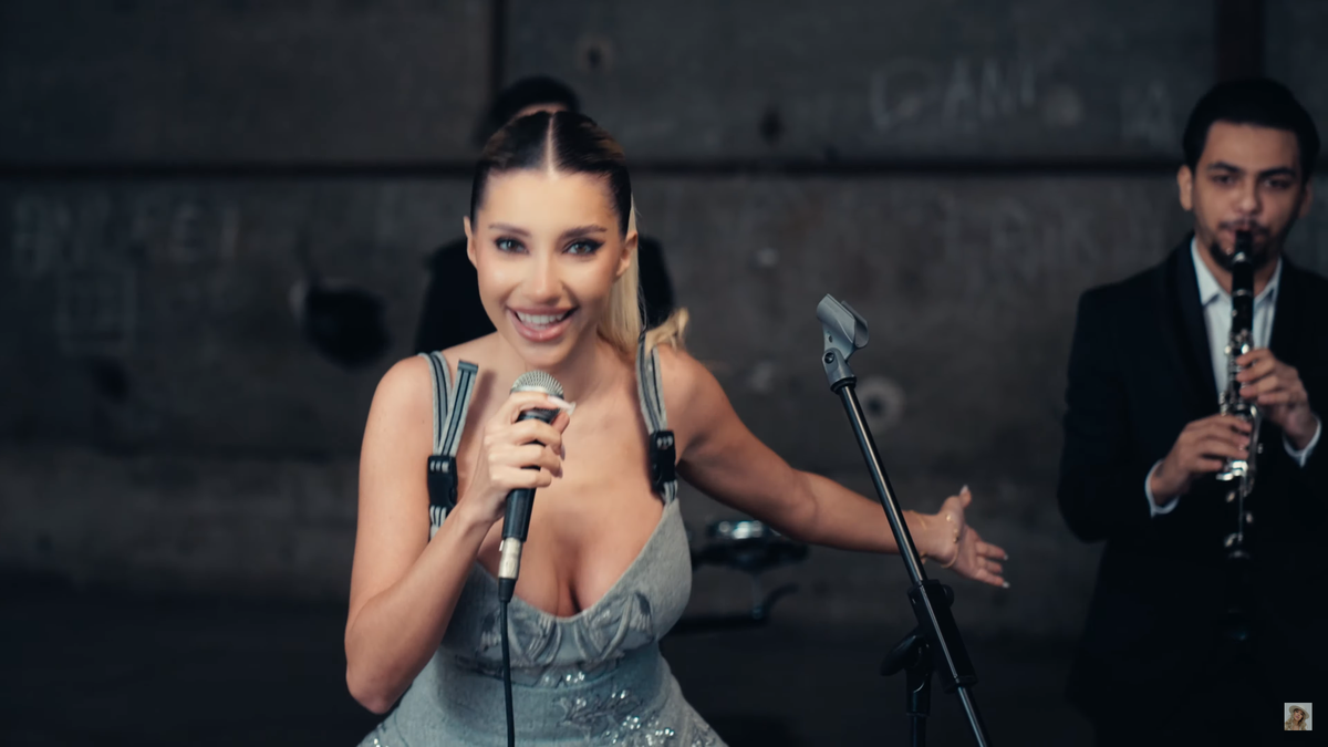 Aza Gabriela, iubita lui Horațiu Moldovan, a lansat cover-ul piesei „Made in Romania”