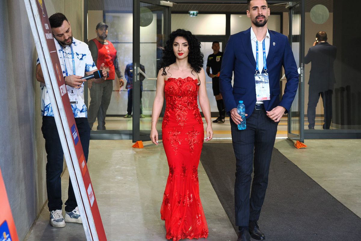 Atmosferă de vis la finala Cupei României Betano! » Fanii Corvinului, scenografie de Superliga + apariție rară la „oficială”