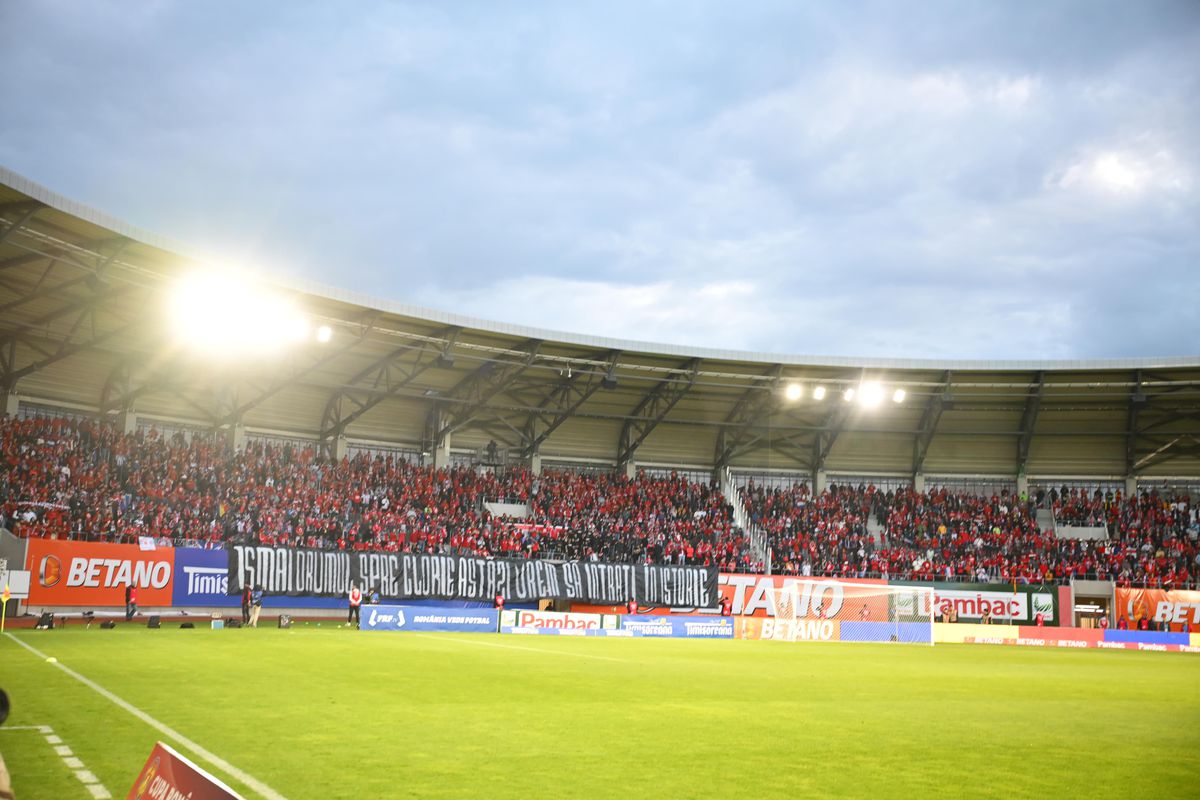 Atmosferă de vis la finala Cupei României Betano! » Fanii Corvinului, scenografie de Superliga + apariție rară la „oficială”