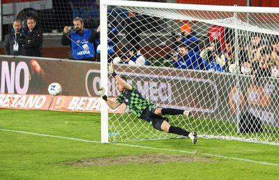 Eroul Corvinului studiase alți jucători ai Oțelului la penalty-uri! » Cum a reușit până la urmă să pareze două lovituri