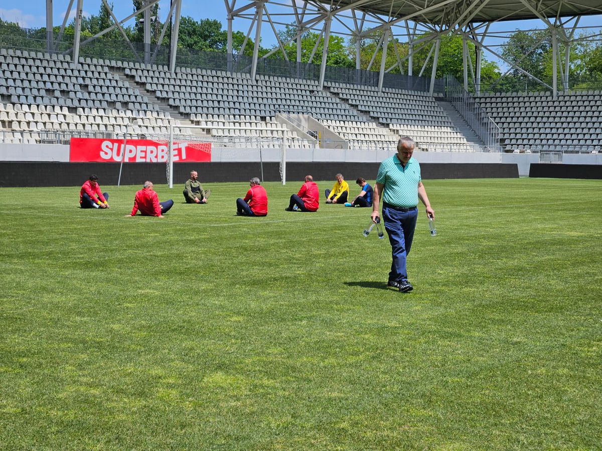 „Hai, ciorbare, la alergare!” » „Lansate” în viteza întâi la antrenamentul de azi al Generației de Aur. Lăcătuș a avut probleme, dar nu s-a lăsat