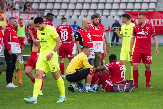 Josue Homawoo, fundașul central al lui Dinamo, va fi apt pentru „dubla” de salvare cu Csikszereda. Oficialii „câinilor” au obținut clemența lui Luca Miahi.