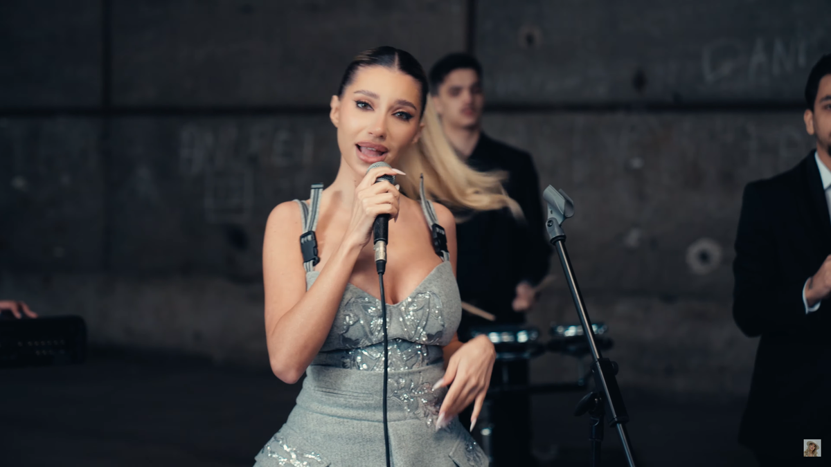 Aza Gabriela, iubita lui Horațiu Moldovan, a lansat cover-ul piesei „Made in Romania”