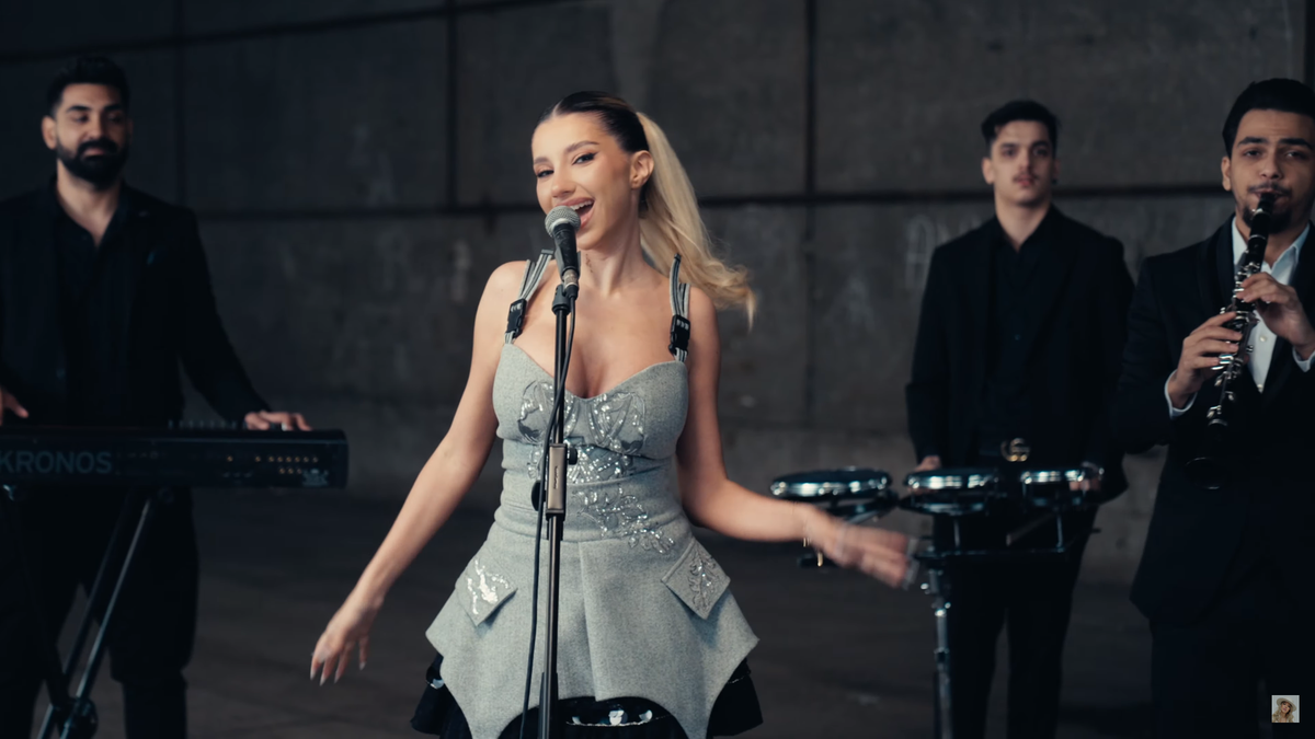 Aza Gabriela, iubita lui Horațiu Moldovan, a lansat cover-ul piesei „Made in Romania”