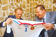 Donald Tusk, fost preşedinte al Consiliului European, și-a amintit de Helmut Duckadam și a sfătuit românii cu cine să voteze duminică