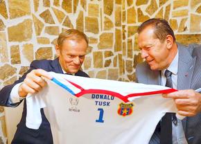 Donald Tusk, fost preşedinte al Consiliului European, și-a amintit de Helmut Duckadam și a sfătuit românii cu cine să voteze duminică