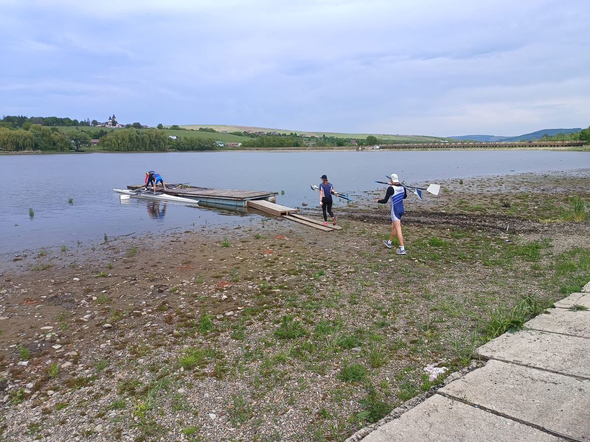 Fiii ploii » Fabrica de campioni din canotaj stă la mâna vremii: „Rămăsese o baltă, au secat iazul pentru pește. Noroc cu ploaia... vedem la vară”