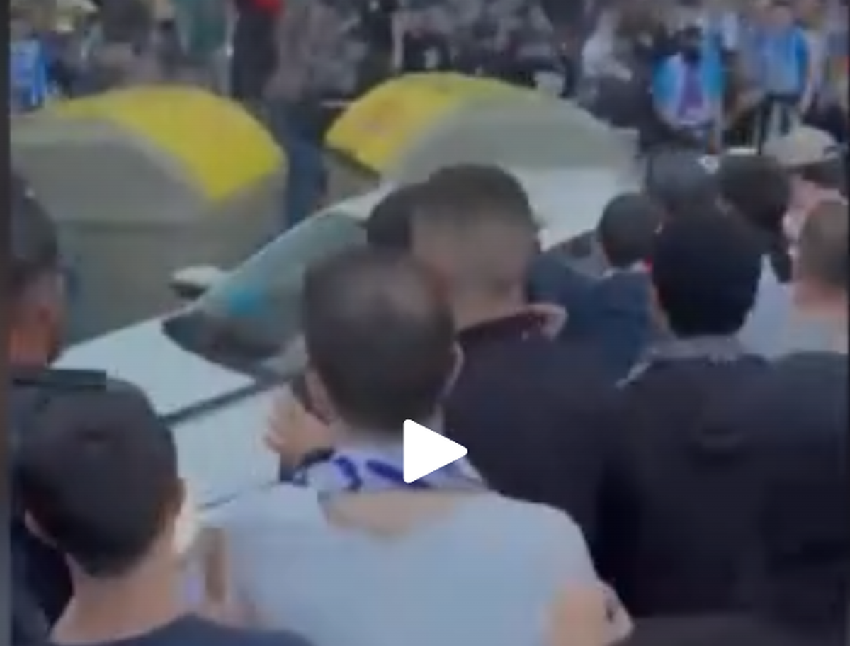 Scene șocante, înainte de Espanyol - Barcelona: a intrat cu mașina în mulțimea de suporteri, lângă stadion! Atenție, imagini cu puternic impact emoțional!