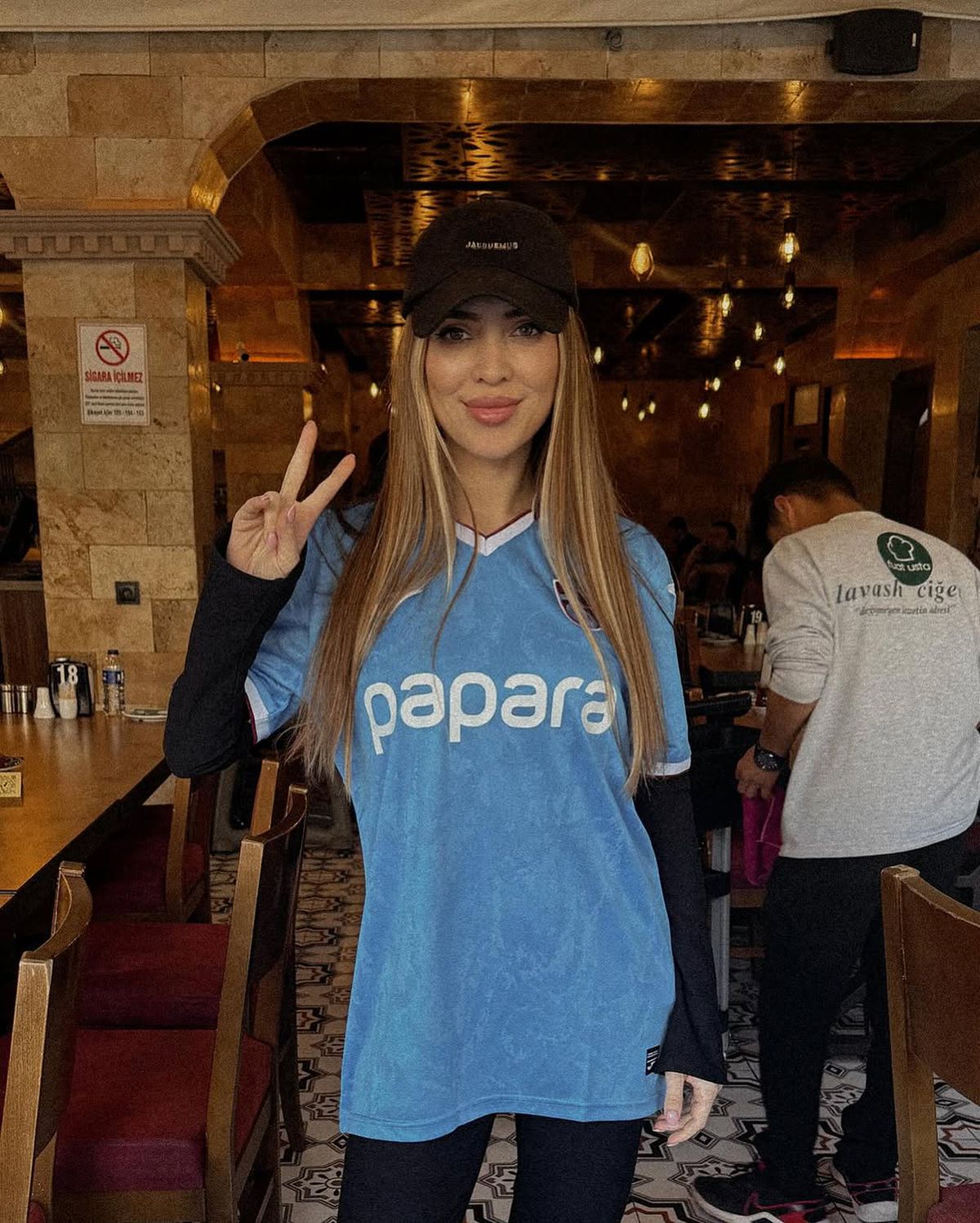 Ronna Riva e cel mai HOT fan al Rapidului! „Incendiază” Giuleștiul la fiecare meci al favoriților