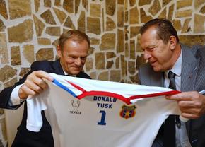 Donald Tusk și-a amintit de Helmut Duckadam și a sfătuit românii cu cine să voteze duminică