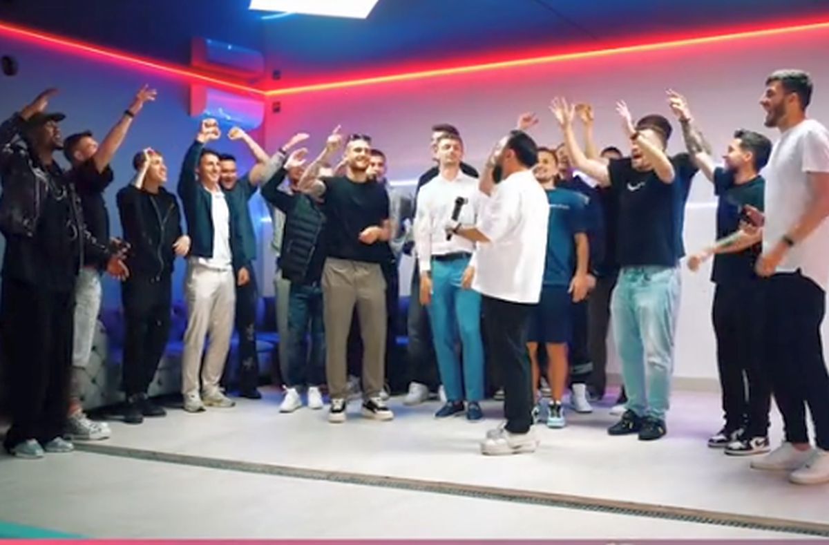 Manea de titlu pentru FCSB » Olaru, Tănase și Cisotti la filmări: „Ș-am ajuns în fruntea ligii / Datorită lu' nea Gigi”