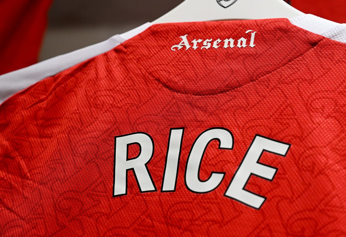 Arsenal și-a prezentat noul echipament pentru sezonul 2025-2026