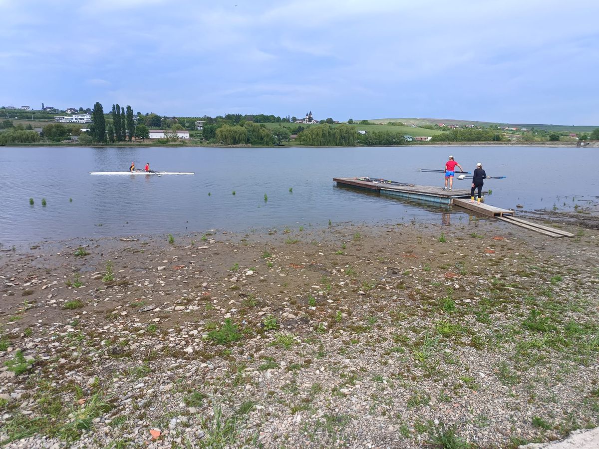 Fiii ploii » Fabrica de campioni din canotaj stă la mâna vremii: „Rămăsese o baltă, au secat iazul pentru pește. Noroc cu ploaia... vedem la vară”
