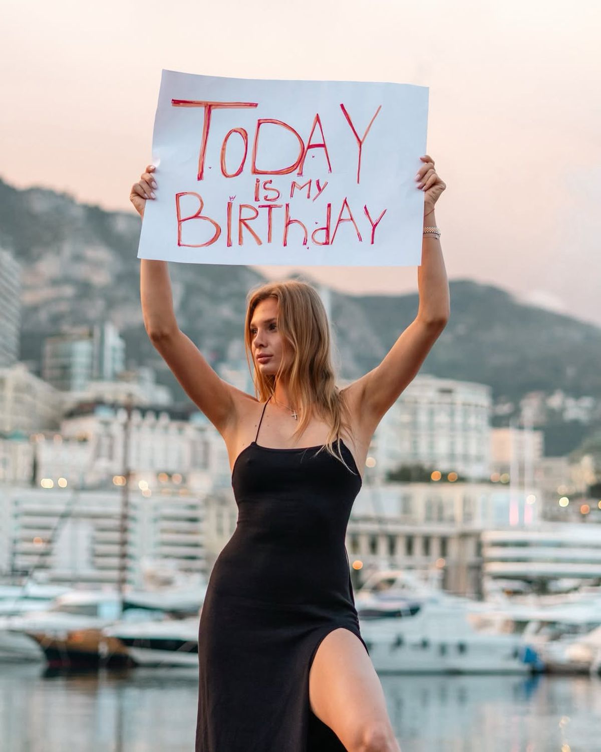 Există viață și după suspendarea pentru dopaj » Jucătoarea de top iertată de ITF, imagini incendiare pe plajă