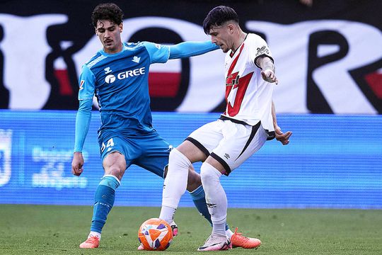 Andrei Rațiu contra lui Betis // foto: Imago Images