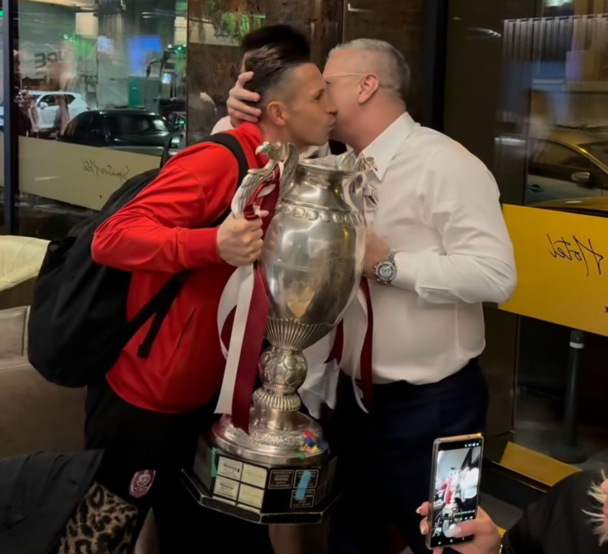 Nelutu Varga — Petrecere CFR Cluj după câștigarea Cupei României