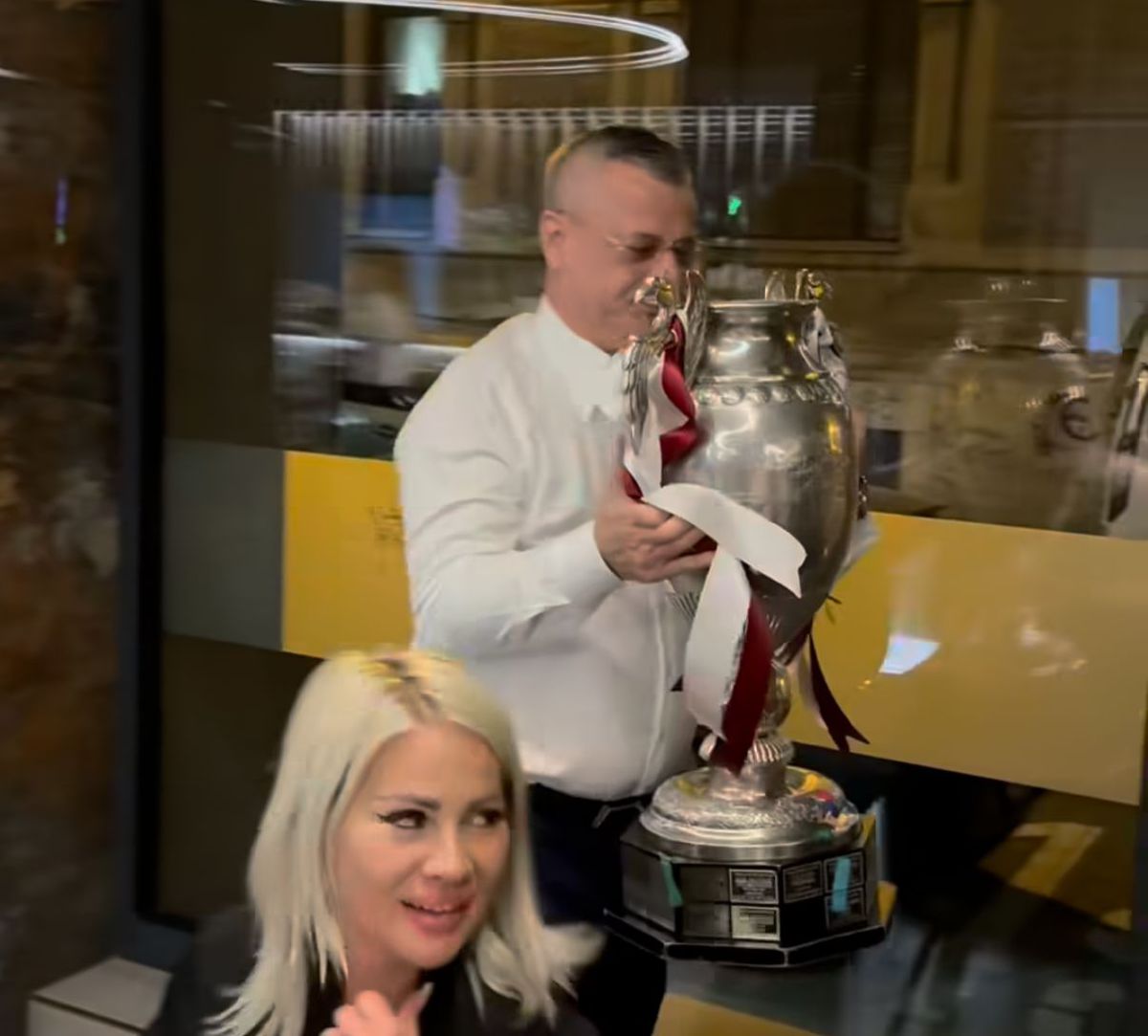 Nelutu Varga — Petrecere CFR Cluj după câștigarea Cupei României