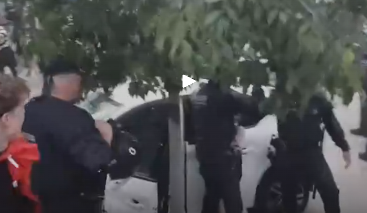 Scene șocante, înainte de Espanyol - Barcelona: a intrat cu mașina în mulțimea de suporteri, lângă stadion! Atenție, imagini cu puternic impact emoțional!