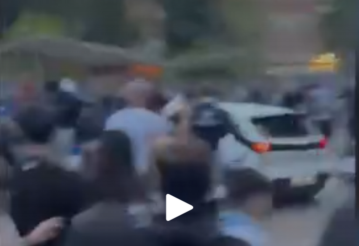 Scene șocante, înainte de Espanyol - Barcelona: a intrat cu mașina în mulțimea de suporteri, lângă stadion! Atenție, imagini cu puternic impact emoțional!