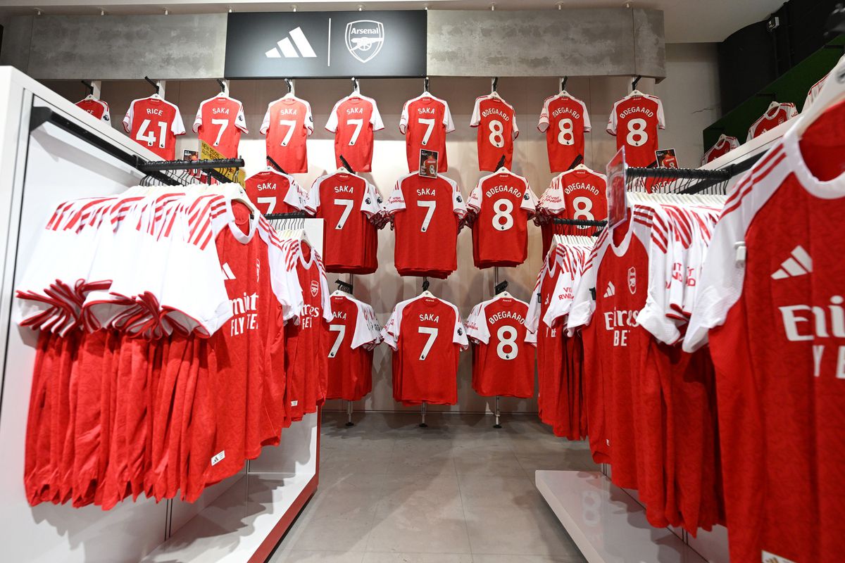 Arsenal și-a prezentat noul echipament pentru sezonul 2025-2026