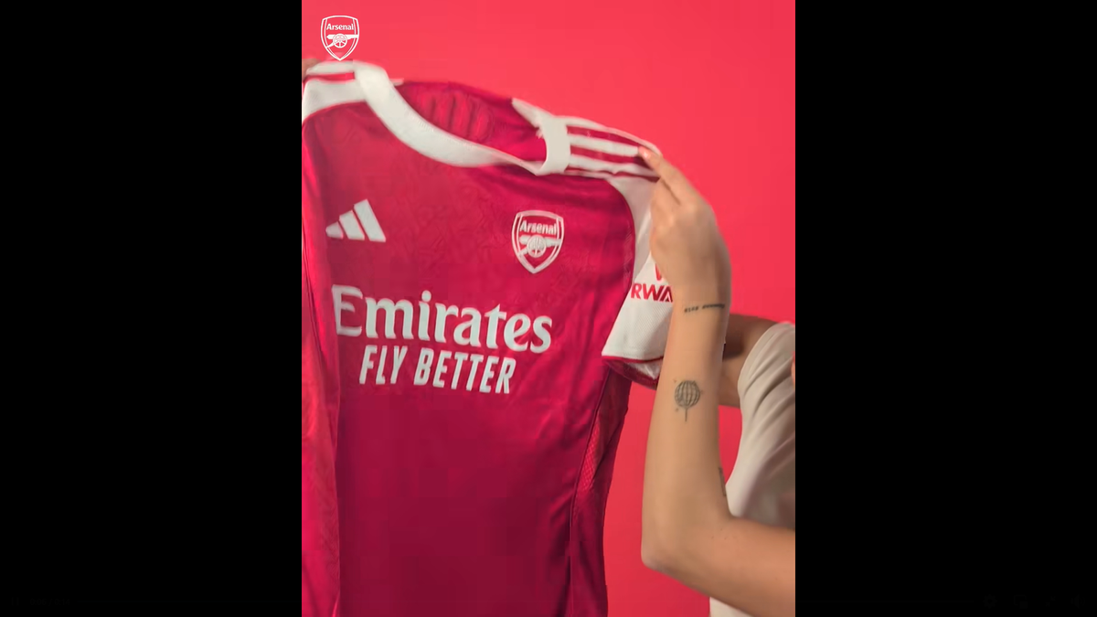 Arsenal și-a prezentat noul echipament pentru sezonul 2025-2026