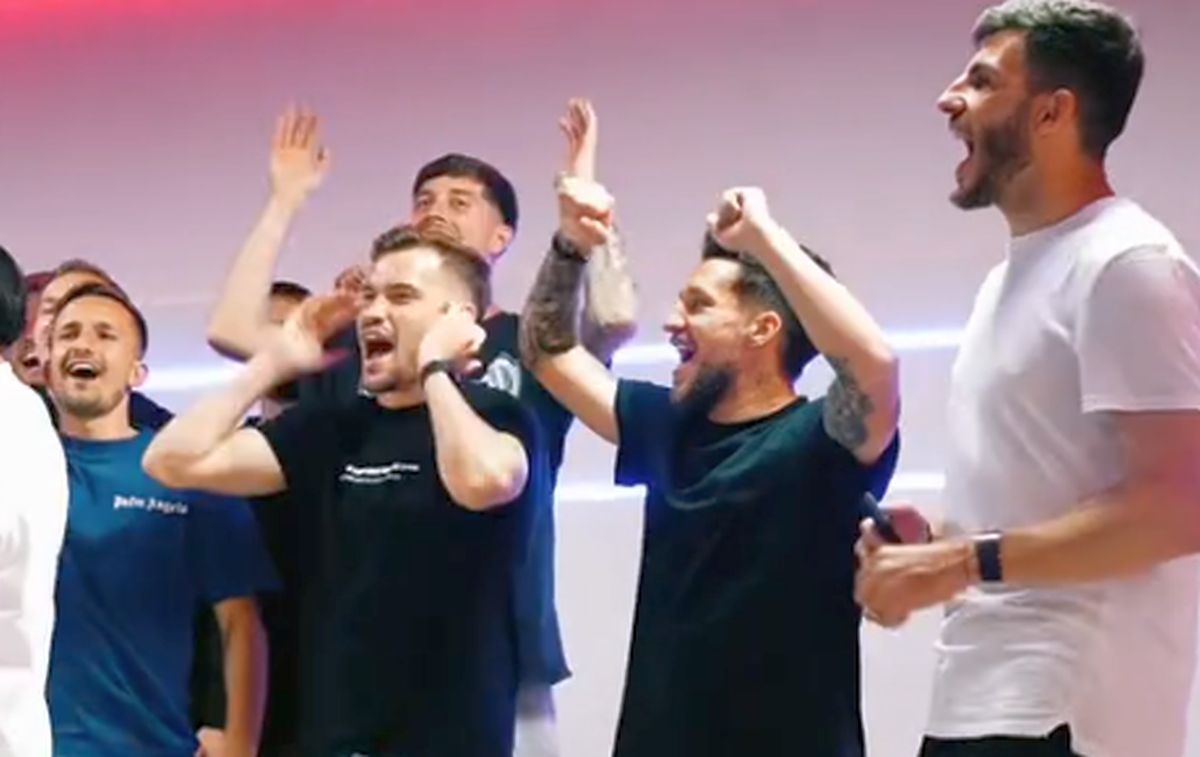 Manea de titlu pentru FCSB » Olaru, Tănase și Cisotti la filmări: „Ș-am ajuns în fruntea ligii / Datorită lu' nea Gigi”