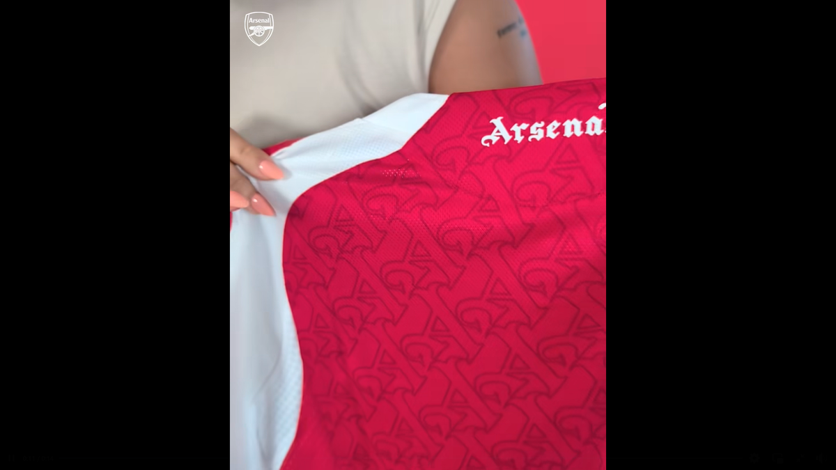 Arsenal și-a prezentat noul echipament pentru sezonul 2025-2026