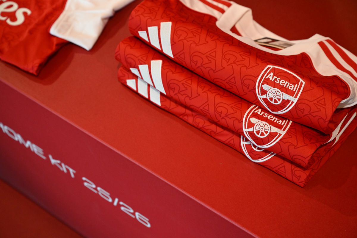 Arsenal și-a prezentat noul echipament pentru sezonul 2025-2026