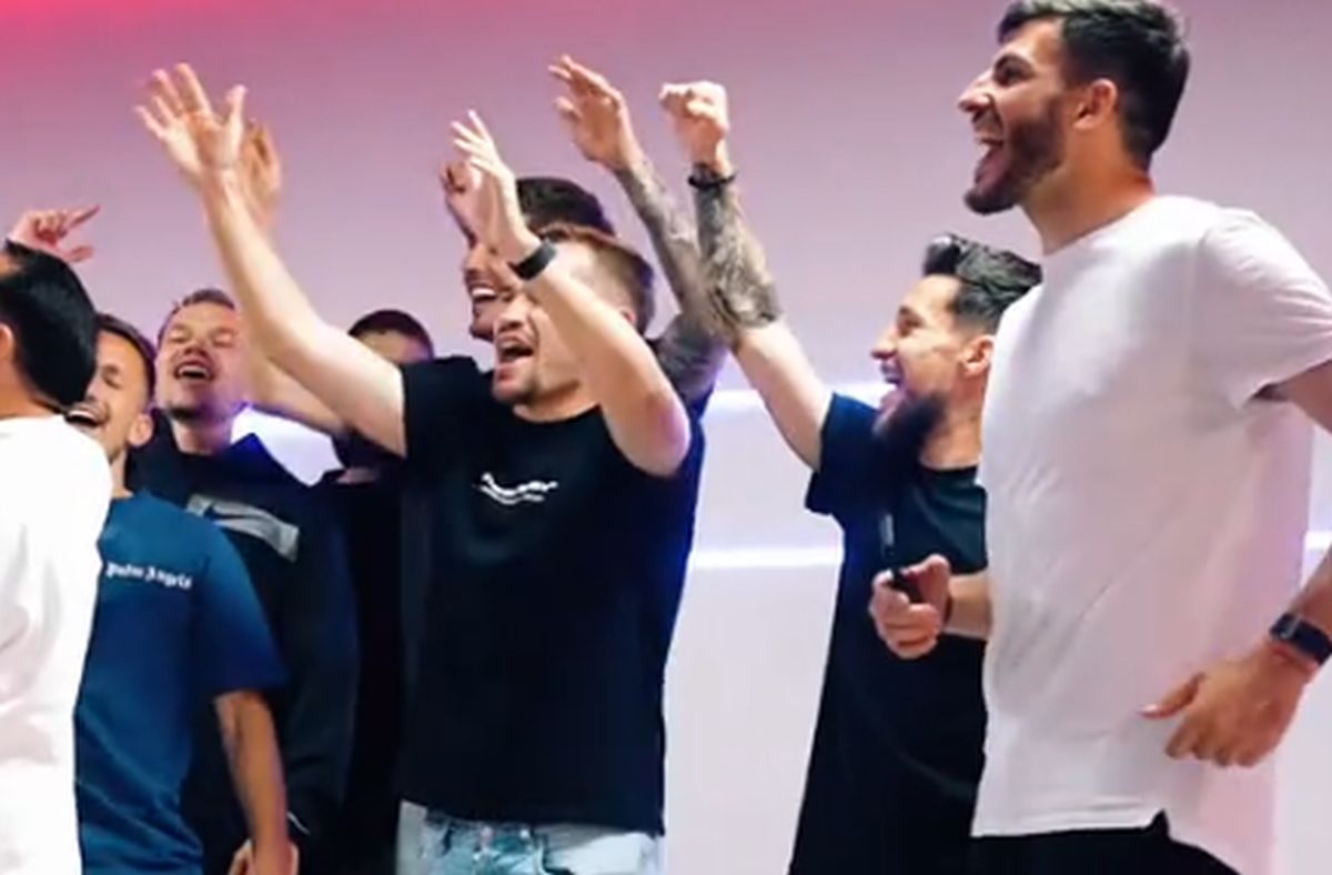 Manea de titlu pentru FCSB » Olaru, Tănase și Cisotti la filmări: „Ș-am ajuns în fruntea ligii / Datorită lu' nea Gigi”