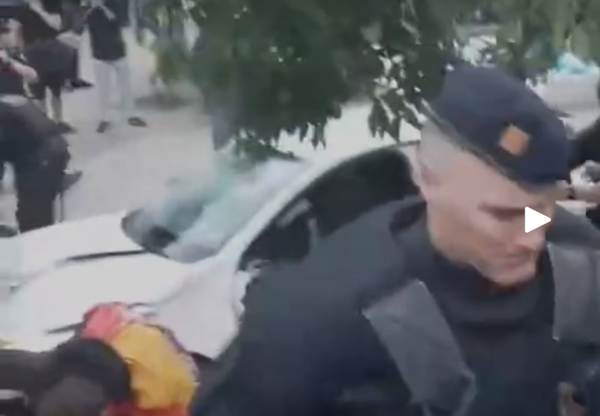 Scene șocante, înainte de Espanyol - Barcelona: a intrat cu mașina în mulțimea de suporteri, lângă stadion! Atenție, imagini cu puternic impact emoțional!