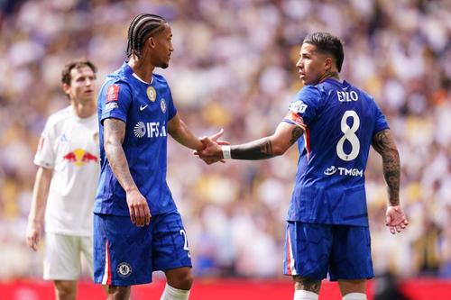 Joao Pedro (stânga) și Enzo Fernandez (dreapta) / Foto: Imago Images