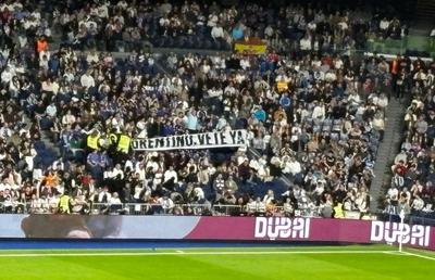 Real Madrid face „curățenie” » Bannerele împotriva președintelui, confiscate!