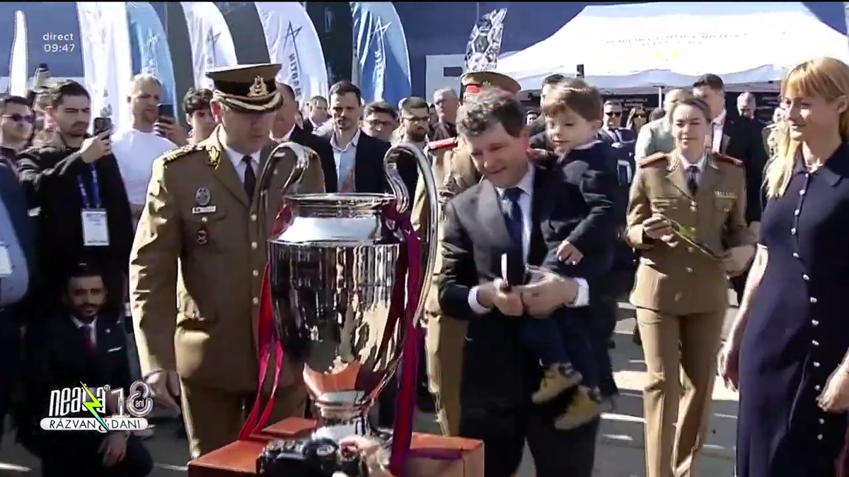Cupa Campionilor, „păzită” de rachete și tancuri! » Nicușor Dan, momente inedite lângă trofeul cucerit de Steaua