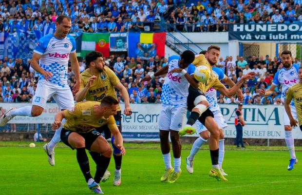 Cine promovează în Superliga, ce urmează la baraje: „Ei sunt cei mai buni din Liga a 2-a”