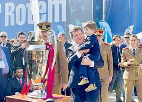 Cupa Campionilor, „păzită” de rachete și tancuri! » Nicușor Dan, momente inedite lângă trofeul cucerit de Steaua