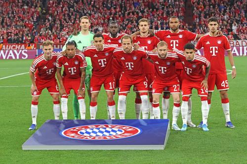 Manuel Neuer (stânga, sus) tocmai și-a prelungit contractul cu Bayern pentru un an / Foto: Imago