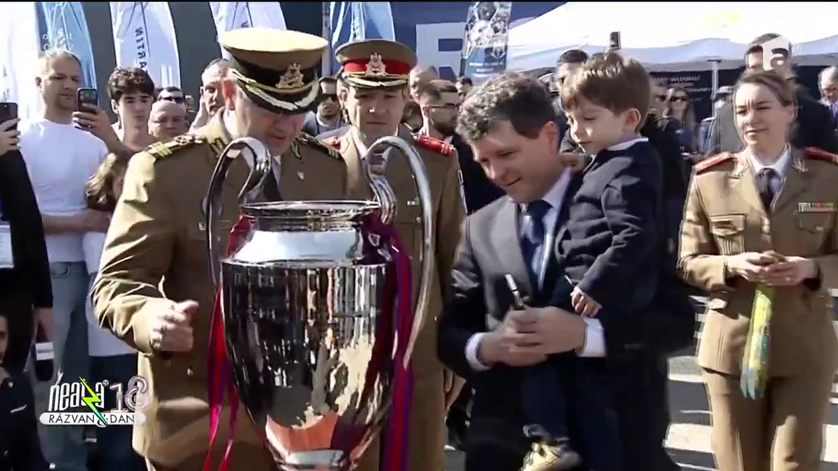 Cupa Campionilor, „păzită” de rachete și tancuri! » Nicușor Dan, momente inedite lângă trofeul cucerit de Steaua