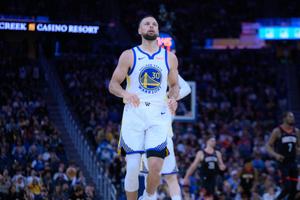 Cât a licitat o persoană pentru a lua masa cu Steph Curry și cu unul din cei mai bogați oameni ai lumii! Suma e uriașă