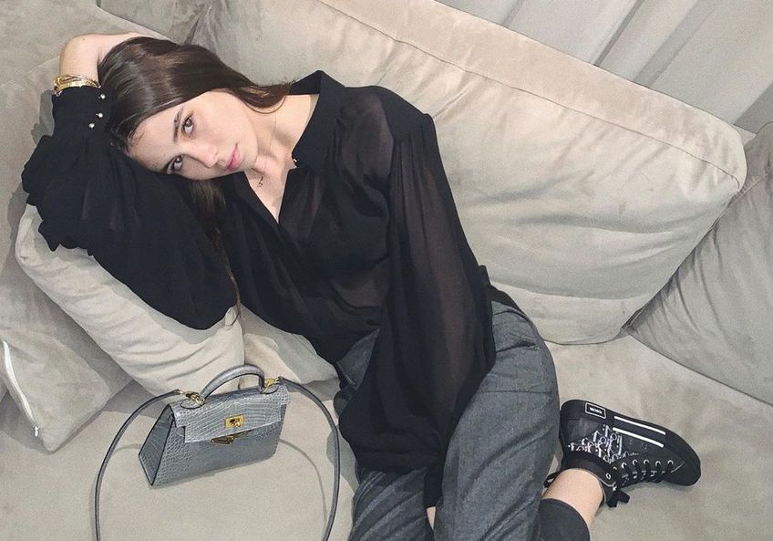 Rebecca Dumitrescu Prodan (21 de ani), top model și studentă la Universitatea Marangoni, la fashion styling, și-a intrat deja în atribuții la Hermannstadt. Foto: Instagram Rebecca Prodan