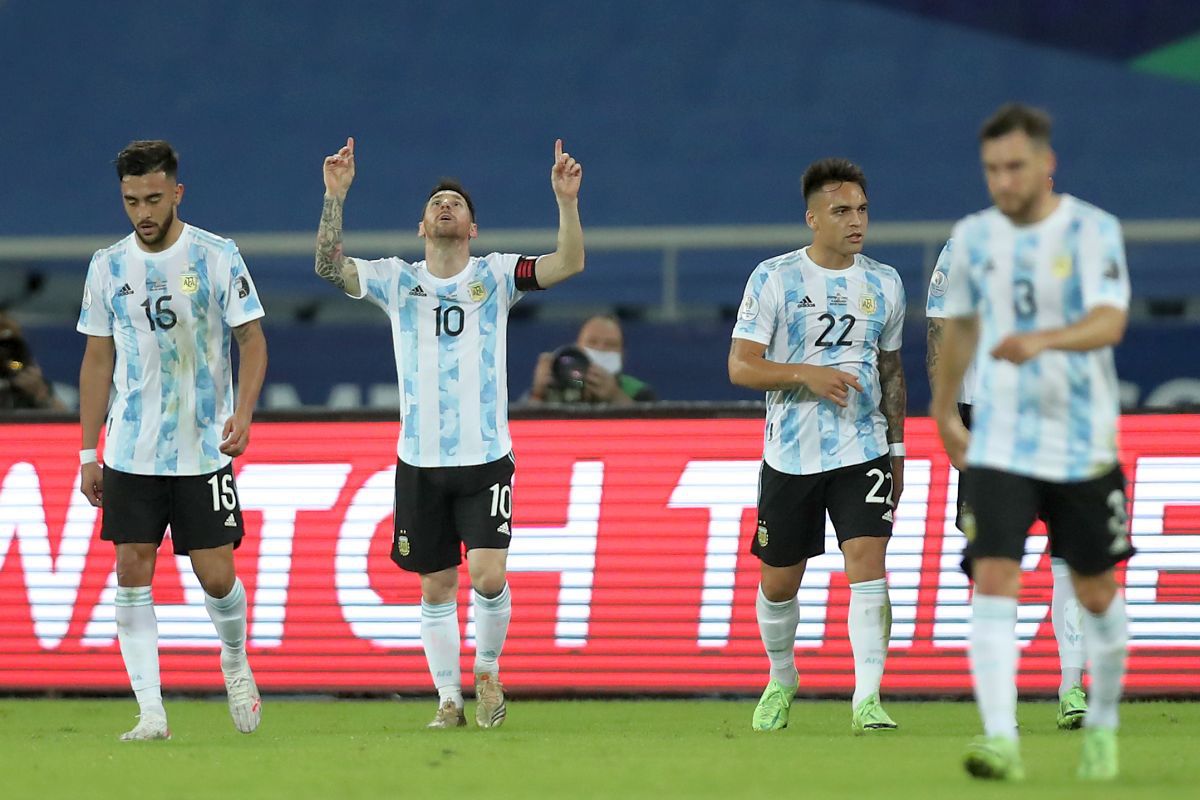 Imagini IMPRESIONANTE la Argentina - Chile: Maradona 3D pe gazon, apoi show Messi!