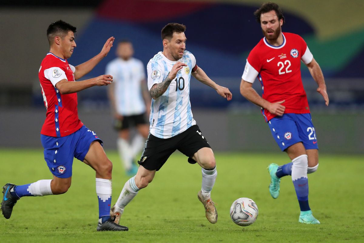 Imagini IMPRESIONANTE la Argentina - Chile: Maradona 3D pe gazon, apoi show Messi!