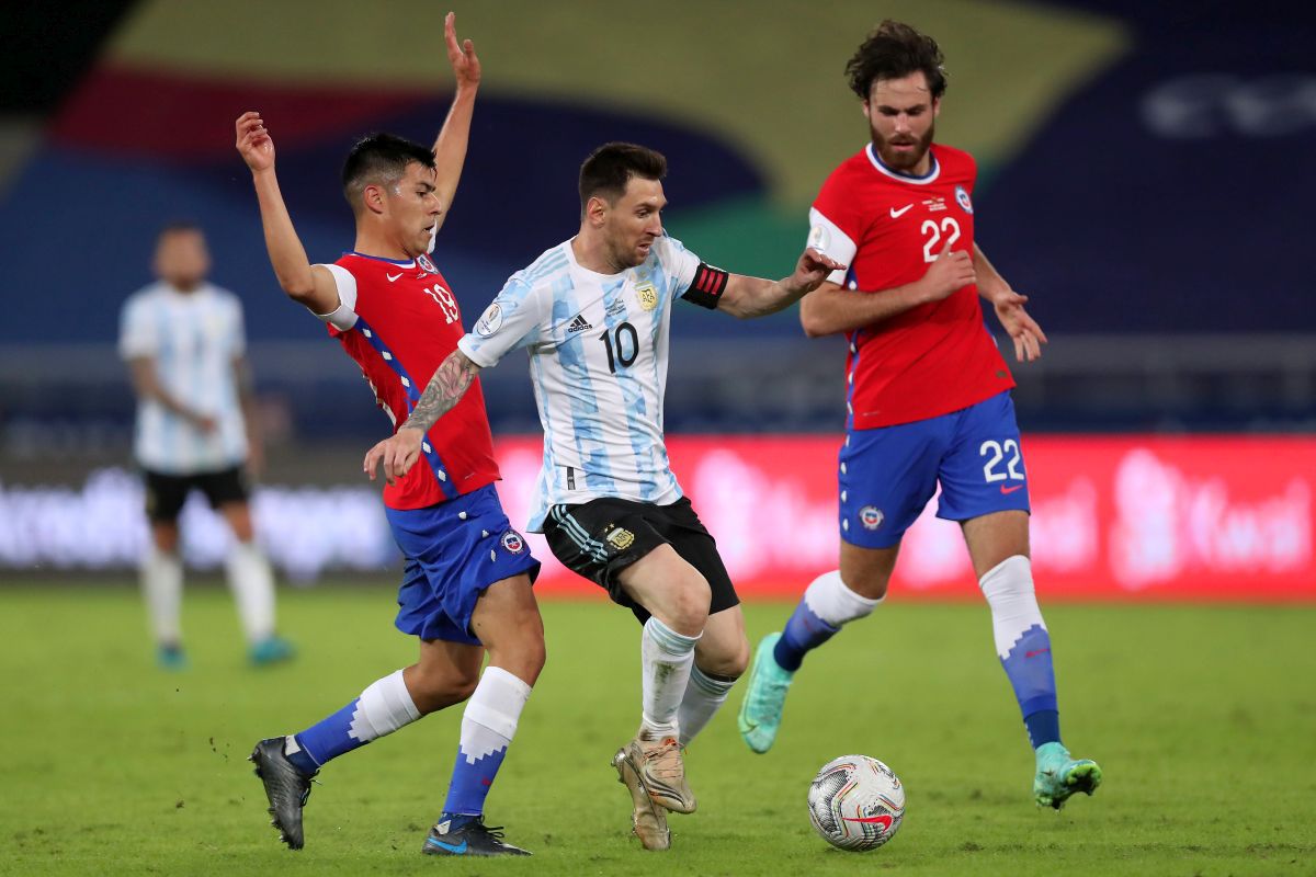 Imagini IMPRESIONANTE la Argentina - Chile: Maradona 3D pe gazon, apoi show Messi!