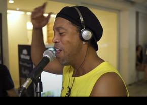 „Dințos” la microfon » Ronaldinho și-a lansat primul videoclip din noua aventură în industria muzicală