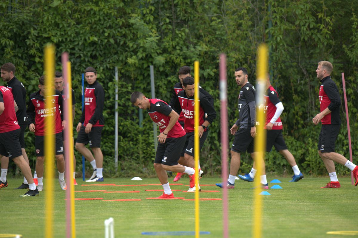 Dinamo s-a reunit, problemele continuă: doi „grei” și-au depus memorii + echipa a rămas fără doctor!