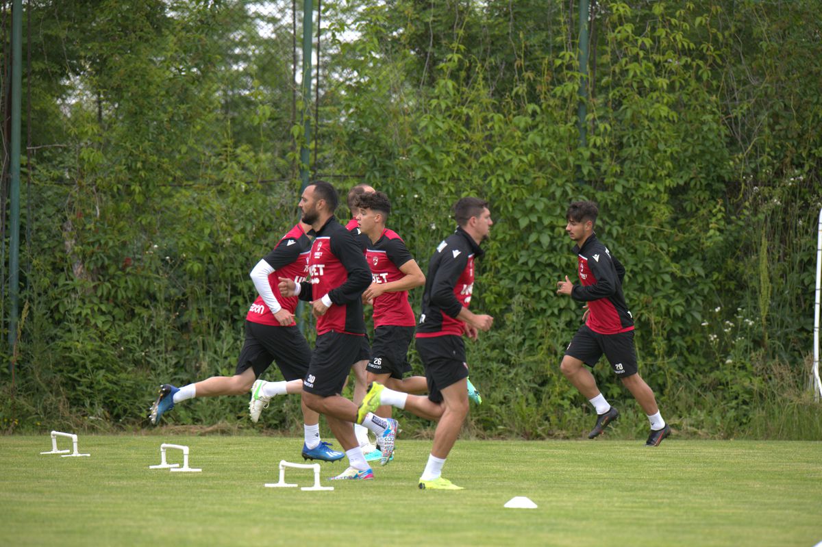 Dinamo s-a reunit, problemele continuă: doi „grei” și-au depus memorii + echipa a rămas fără doctor!